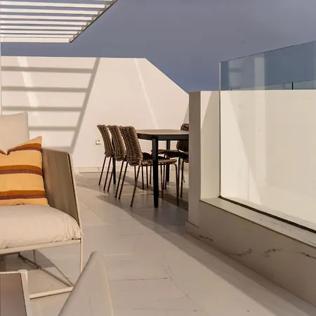 Modern Two-bedroom Coastal Retreat With Panoramic Sea Views To Africa Appartement *